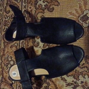 Kaari  black wedges size 9m nwot